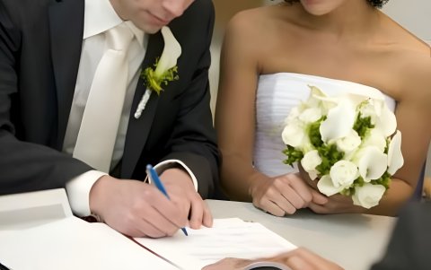 El Registro Civil de Guayaquil ofrece el servicio de matrimonio a domicilio para parejas que prefieren realizar la ceremonia fuera de sus oficinas.