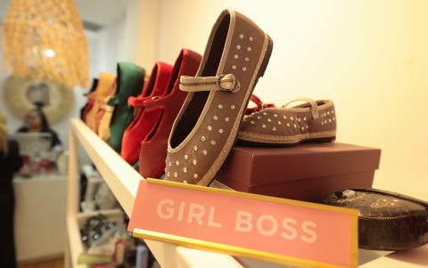 La venta de zapatillas Flabelus representa la mirada internacional de Bacha.