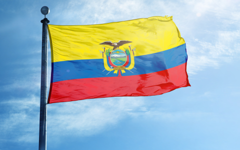 La bandera tricolor es uno de los principales símbolos patrios de Ecuador.