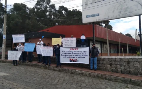 Un plantón realizado por extrabajadores de Tejidos Pintex.