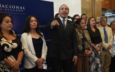 La Bancada de la Revolución Ciudadana insistió en su teoría sobre el autoatentado con base el denominado caso Porsche.
