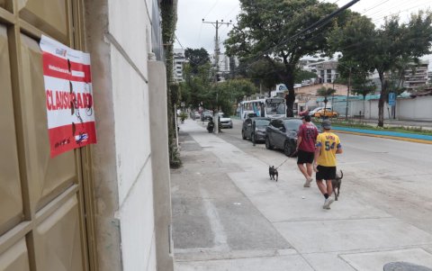 La vivienda, ubicada en una zona residencial de Urdesa, fue intervenida tras meses de investigación. La ciudadanía cuestiona por qué las autoridades no se percataron del hecho antes.
