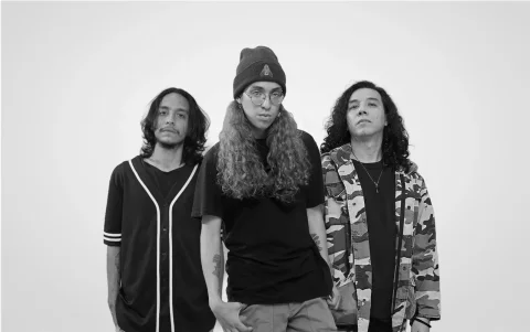 El baterista Fabricio Castro, el guitarrista y cantante Wilsón Chávez y el guitarrista Andrés Echanique son el núcleo duro Telémaco, grupo de metal emocional.