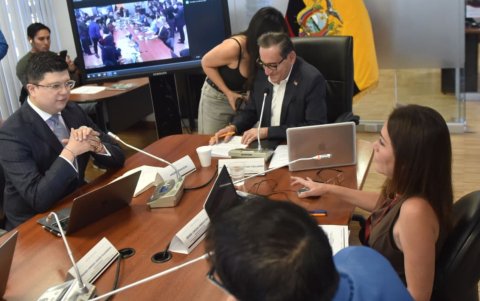 Mercedes Caicedo presentó un oficio de excusa minutos antes del inicio de la sesión de la Comisión de Garantías Constitucionales.