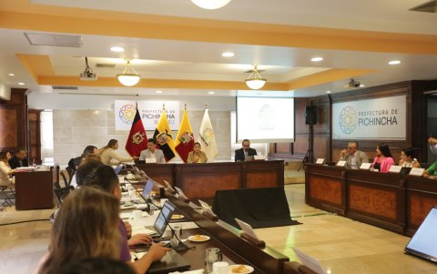 Reunión. El COE Provincial reunió a autoridades para coordinar acciones ante El Niño.