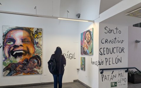 La retrospectiva reúne obras de distintas etapas de Ralex y recupera los lenguajes que han marcado cerca de dos décadas de su producción artística.