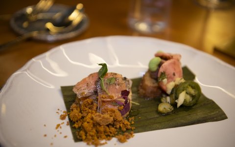 Las recetas tradicionales funcionan como punto de partida para la experimentación de Zero Lab, que combina técnicas contemporáneas con productos y sabores vinculados con la cocina ecuatoriana.