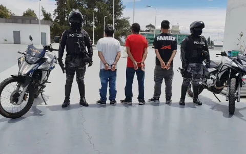 En el operativo fueron aprehendidos tres jóvenes: dos de 18 años y uno de 23.