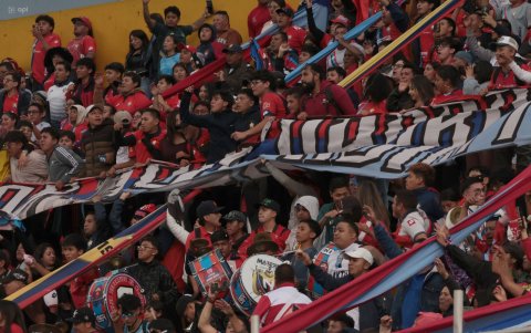 Los hinchas del Rojo están decepcionados por la situación del equipo militar.