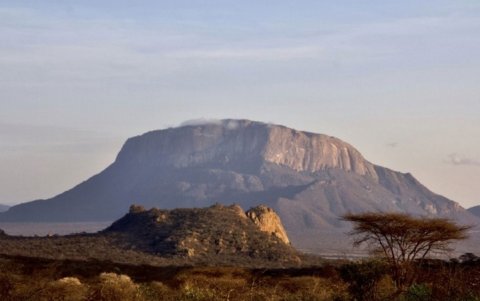El monte Ololokwe, en Kenia, donde sucedió el accidente aéreo.