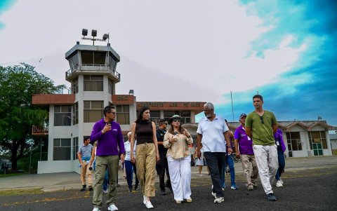 La asambleísta Centeno recorrió las instalaciones del Aeropuerto Los Perales junyo a autoridades de Riesgos y de Transporte