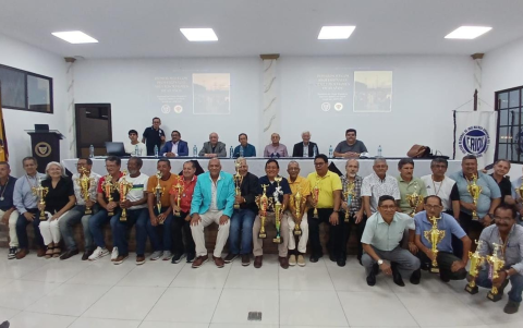 Deportistas de los gremios profesionales participaron en las competencias realizadas en Guayaquil.