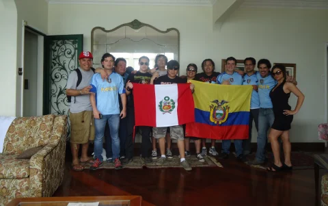Román ha visitado distintas ciudad para ver a la banda. Estima que ha asistido al menos a 17 conciertos.