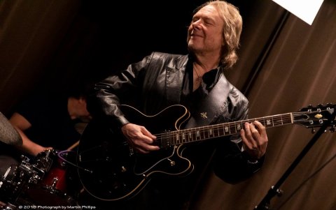 Johnston se ha presentado en escenarios como el Carnegie Hall y el Lincoln Center, en Nueva York, y en el Tokyo Jazz Festival