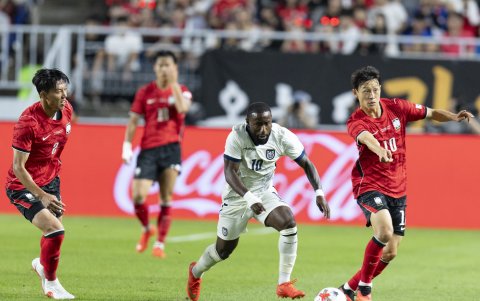 John Yeboah de Ecuador ante Corea del Sur.