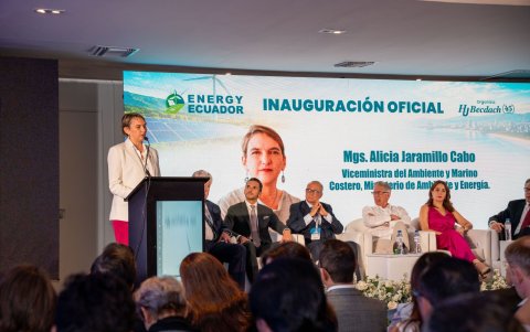 La viceministra, Alicia Jaramillo, en la Expo Energy Ecuador 2026.