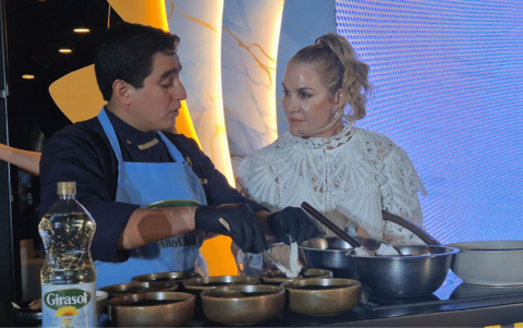 La chef Irene González realizó una demostración de cocina en vivo utilizando Girasol Alto Oleico.