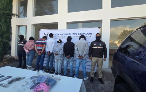 La Policía Nacional capturó a 10 personas en Quito durante allanamientos contra una presunta estructura criminal vinculada a Los Lobos.