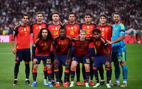España y su camiseta con dos estrellas mundiales.