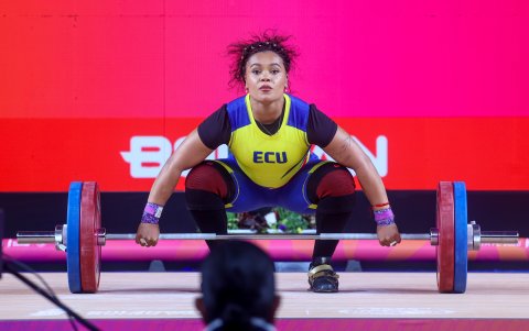 Neisi Dajomes (c), en los 86 kilogramos, marcó el regreso a la alta competencia, tras varios meses de suspensión.