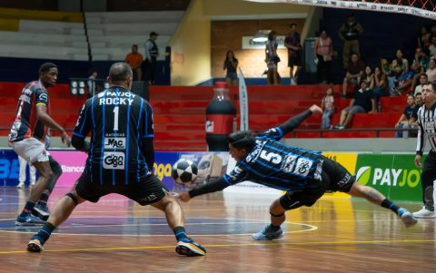 Hieleros tomó ventaja en la división centro, con triunfo ante Quito Capitalinos en la ciudad del Tena.