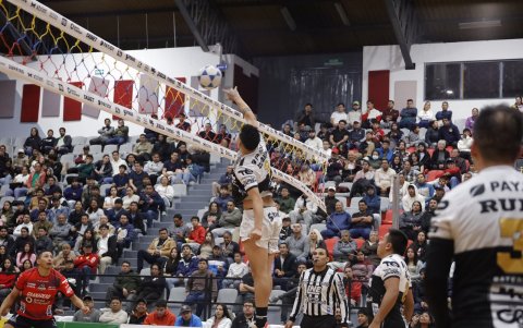Loja Escuderos se recupera en su grupo y, tras vencer a Quito Granaderos, quedó a un punto del tercer lugar.