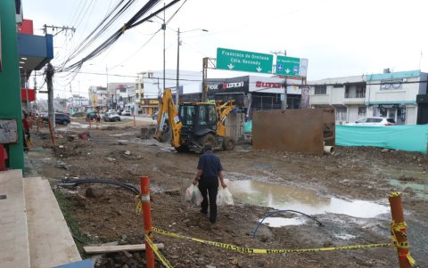 Comerciantes de la Rodolfo Baquerizo Nazur aseguran que la intervención ha reducido el movimiento de clientes y sus ventas.