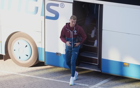El delantero de la selección de Portugal Cristiano Ronaldo abandona donde entrenaba en Copenhage.
