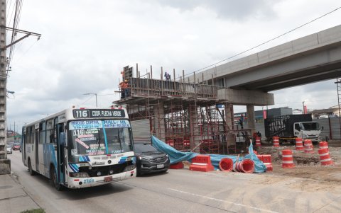 Obra en la avenida Juan Tanca Marengo.