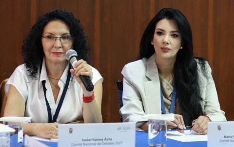 Isabel Ramos y María Fernanda Suasnavas son integrantes del Comité de Debates.