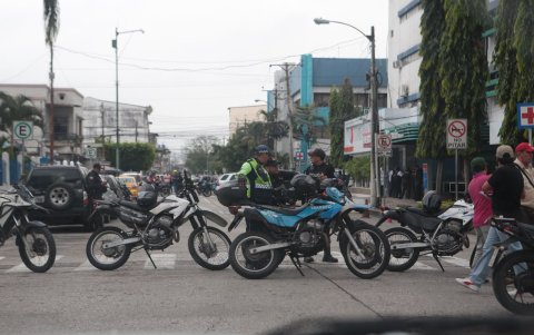 El traslado de Aquiles Álvarez desde Santa Elena hacia Guayaquil cambiaría de aéreo a terrestre por las condiciones climáticas.