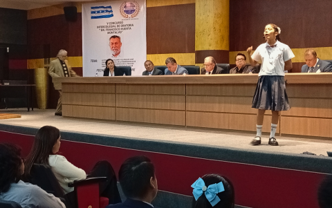 Eunnice Luzuriaga Burgos, del colegio Francisco de Orellana, obtuvo el primer lugar.