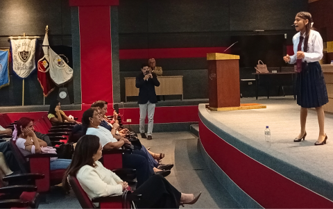 Camila Muñiz, del colegio Jaime Roldós Aguilera, consiguió el tercer lugar en el concurso.