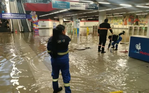 La estación El Labrador del Metro de Quito se inundó. Allí también funciona el Trole y Ecovía.