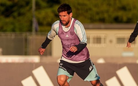 Lionel Messi en el último entrenamiento con la selección de Argentina, previo a su retiro el martes 6 de octubre.