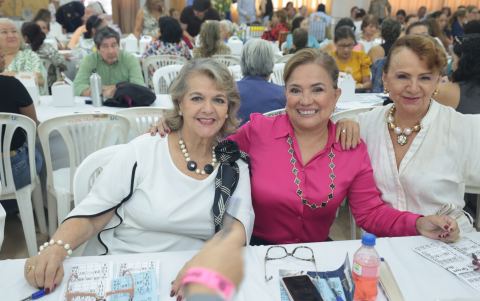 Lupita de Vicuña, Ángela Mancilla y Blanca de Luzuriaga.