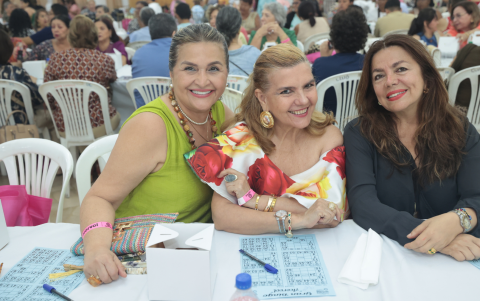 Sandra Camba, Nora de Alvarado y Romina Albán.