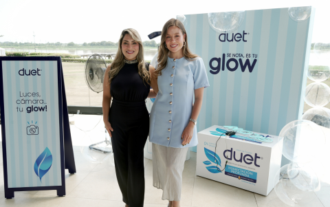 Alexandra Bonilla, jefa marca de Douet, junto a la asesora de imagen Rafaella Mora.