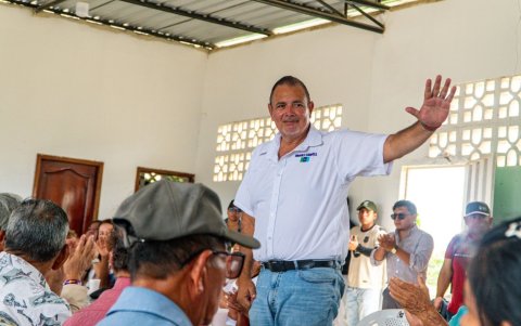 El exdirector del MAG apuesta por alianzas con comunas para ganar respaldo en Santa Elena.