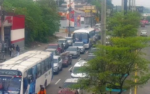 El tráfico se intensificó en la avenida Las Aguas, donde recorrer unos 600 metros tomó cerca de 30 minutos.