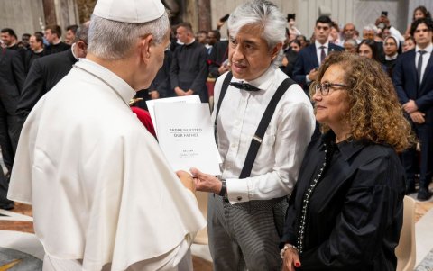 Tras la entrega de la obra en el Vaticano, “Padre Nuestro – Our Father” todavía tiene pendiente su lanzamiento oficial.