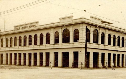 Fachada del edificio antes de mediados del siglo XX.