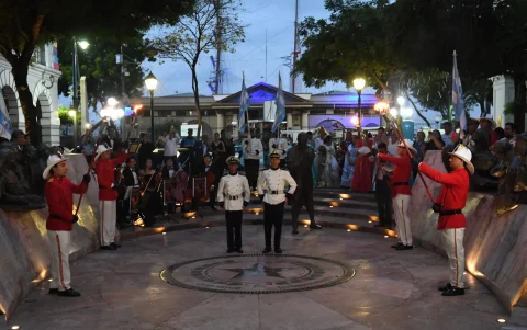 La ceremonia de la Aurora Gloriosa mantiene viva la memoria de los acontecimientos que llevaron a Guayaquil a proclamar su Independencia el 9 de octubre de 1820.