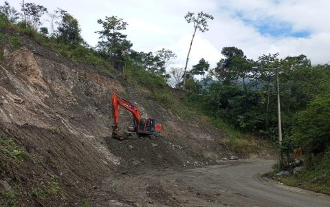 Estabilización del talud de la vía Bella Unión-Leónidas Plaza
