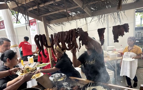Los turistas y locales degustaron de una amplia variedad de la gastronomía manabita