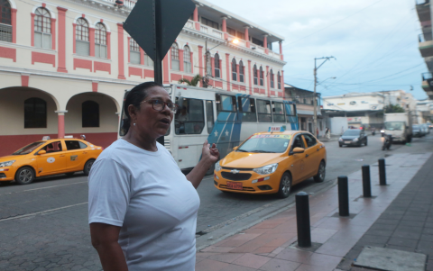 Elena Estrada recuerda que en la zona de la iglesia católica San Agustín, en Luis Urdaneta y Pedro Moncayo, se cogían los buses para ir a otros cantones.