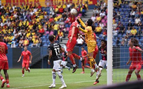 Independiente del Valle remontó el marcador a Aucas 2-1.