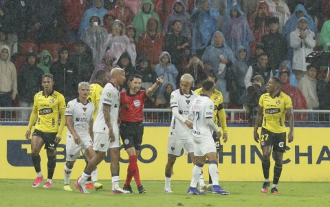 Liga le dio vuelta y venció a Barcelona SC en Casa Blanca.