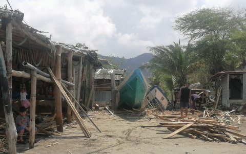 En la zona costera de San Clemente hay varias viviendas que están en riesgo de ser arrastradas por la fuerza de las olas
