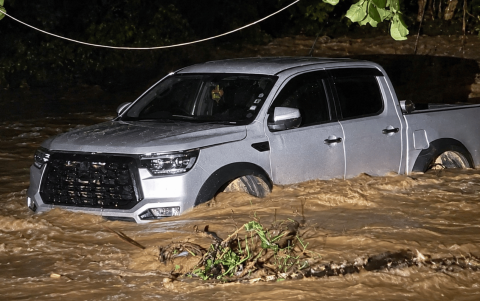 Las inundaciones afectaron temporalmente la circulación en vías de acceso a Bellamaría y Caluguro.